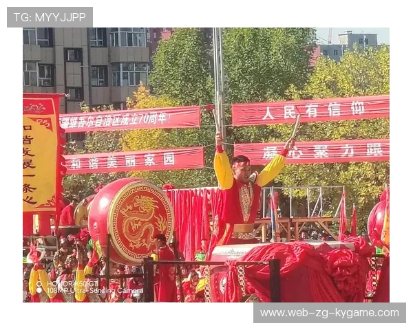 新疆隆重庆祝自治区成立70周年，庆祝新疆自治区成立65周年